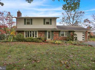 23 Cedarwood Rd, Wyomissing, PA 19610