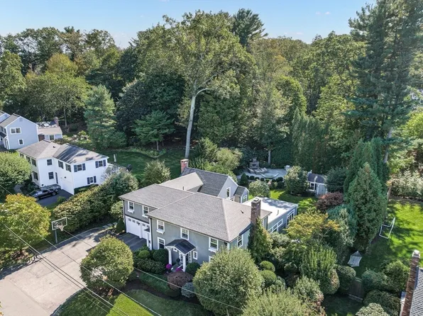 27 Radcliffe Rd, Wellesley, MA 02482