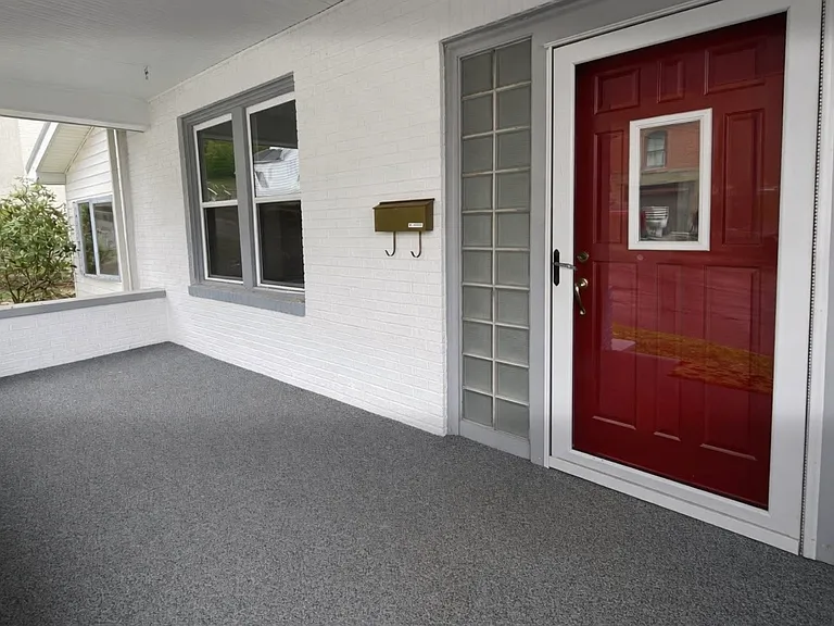 606 Dickenson St — Photo 2
