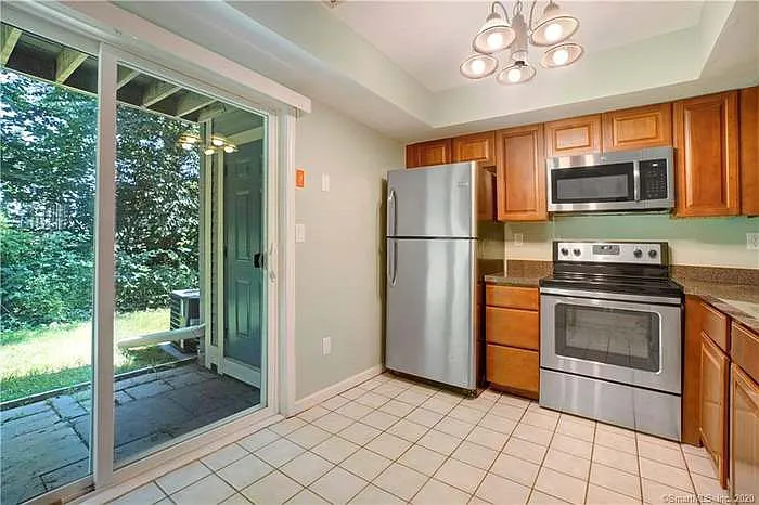 10 Manorwood Dr — Photo 2