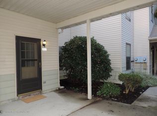 302 Larkspur Ln, Jackson, NJ