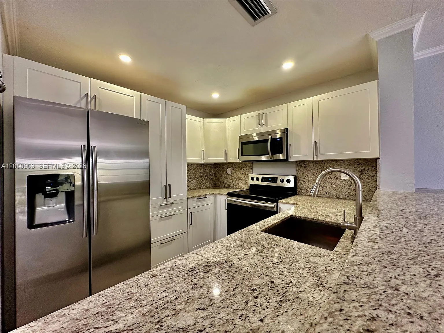 2 bed, 968 sqft, $2,200 — Photo 4