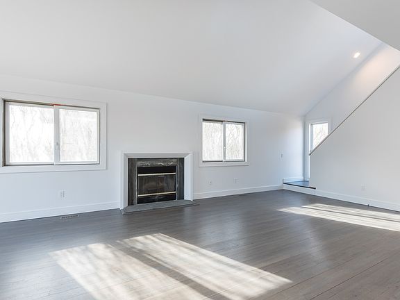 4th image of 35 Hoppin Ave