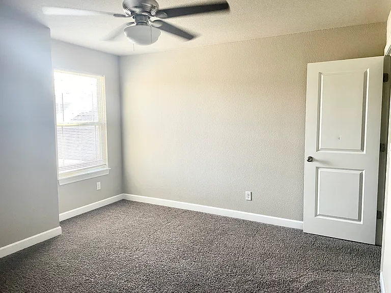 10541 Clubhouse Dr — Photo 13