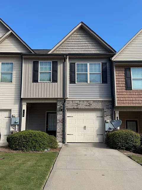 3 bed, 1451 sqft, $2,150 — Photo 1