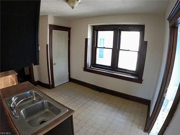 5th image of 435 E Bowman St