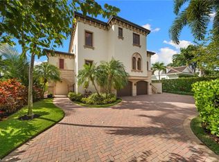 1560 Osprey AVE, NAPLES, FL 34102