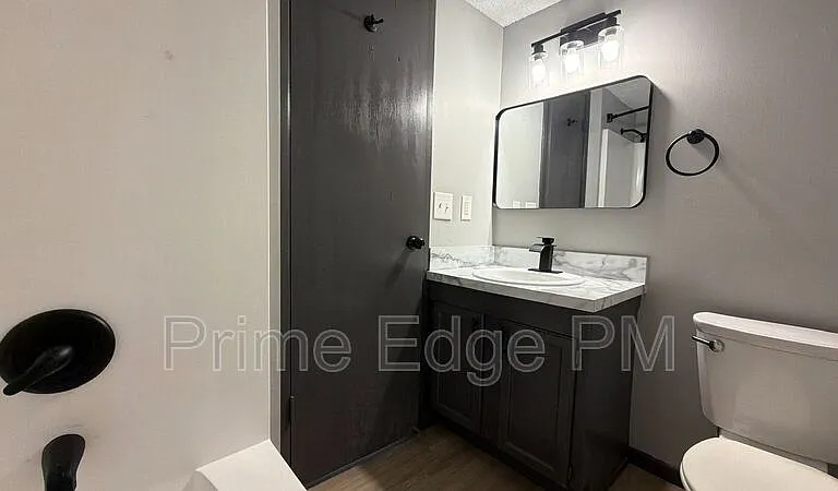 1121 N 28th St #6 — Photo 17