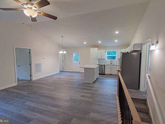 3rd image of 183 Foothill Ln