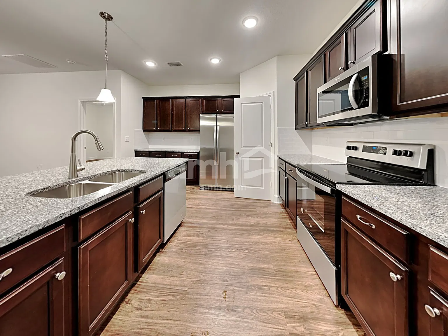 3 bed, 2.0 bath, 1700 sqft, $2,090 — Photo 4