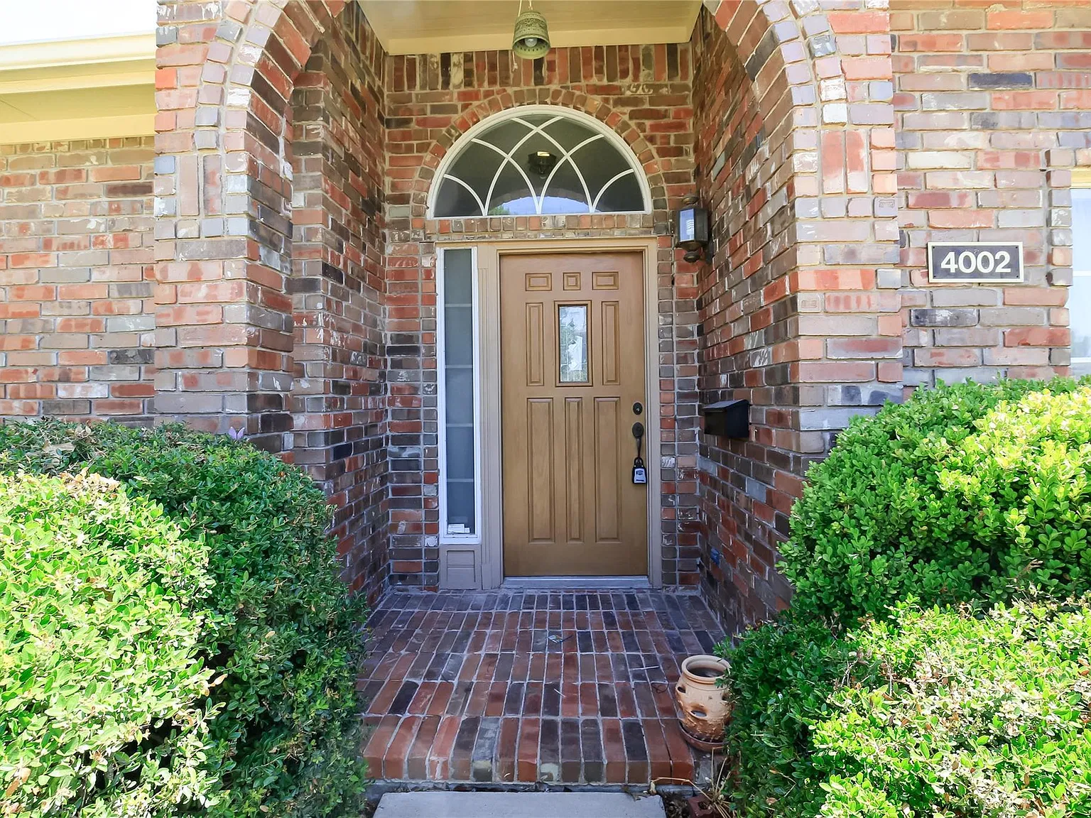 4 bed, 1825 sqft, $2,650 — Photo 2