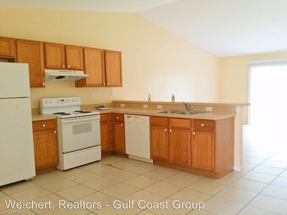 2nd image of 381 Bell Blvd S