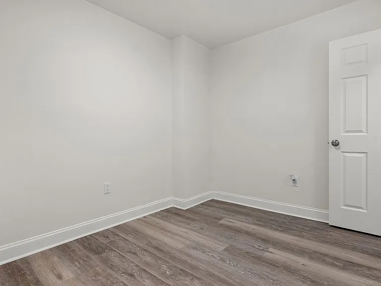 2412 Francis St — Photo 10