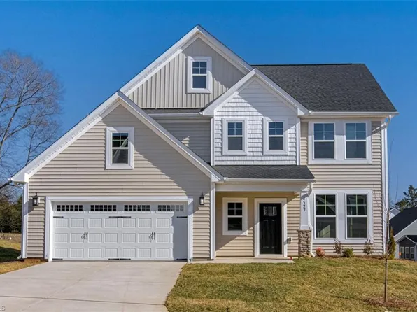 4522 Stratus Ln, Clemmons, NC 27012