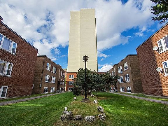2nd image of 649 Rideau St #1577348