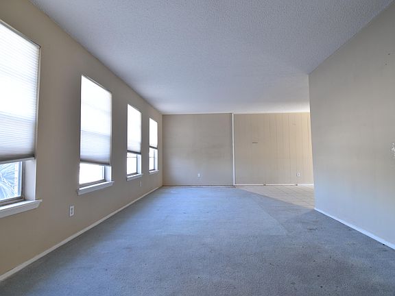 5th image of 204 N Resler Dr