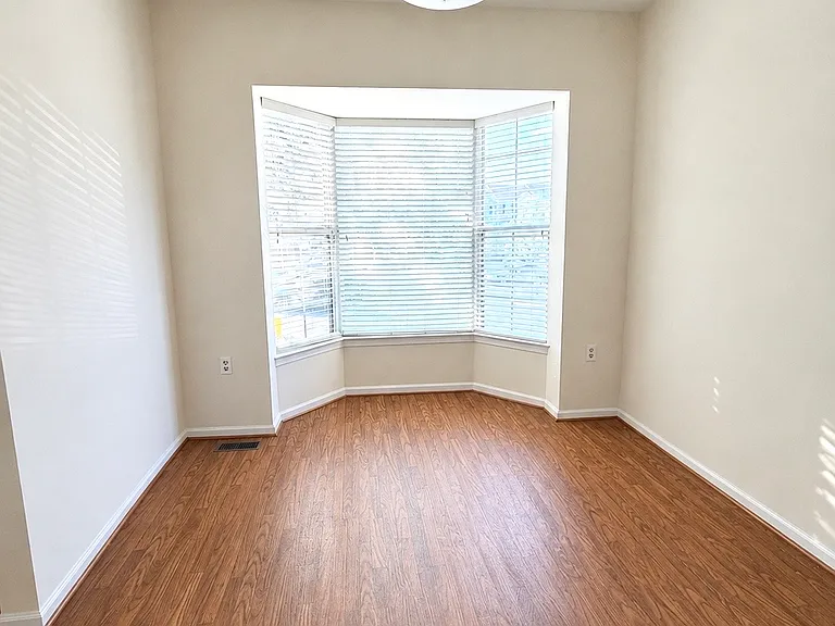 2543 Selkirk Ct — Photo 3