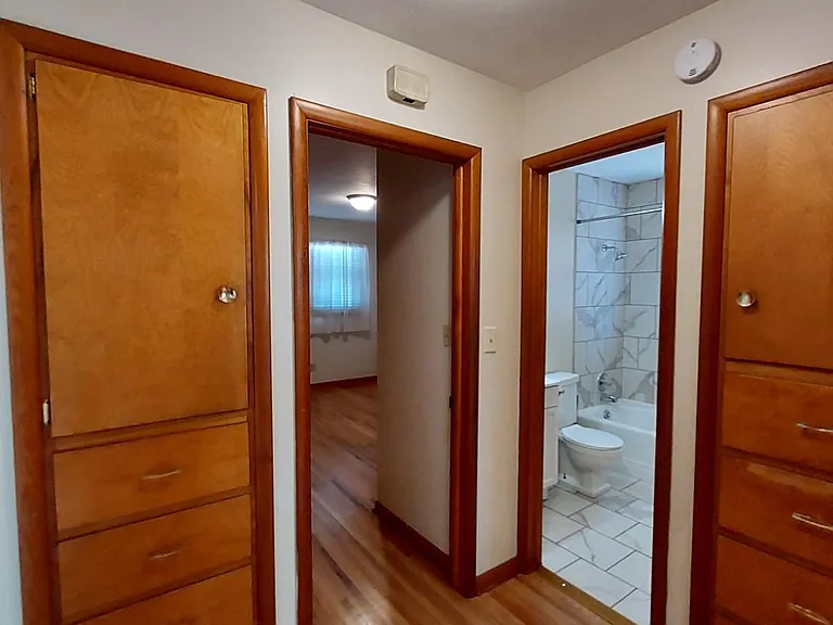 319 N Clayton Ave — Photo 7