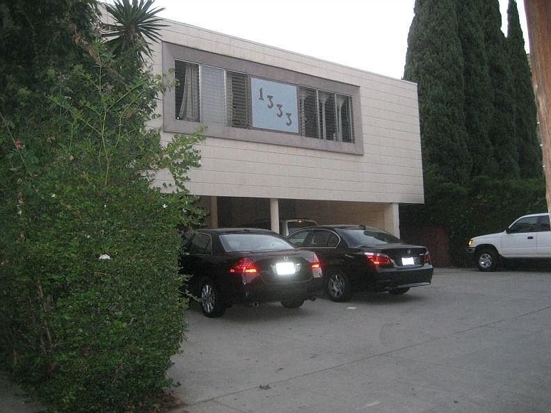 1st image of 1333 N Fuller Ave