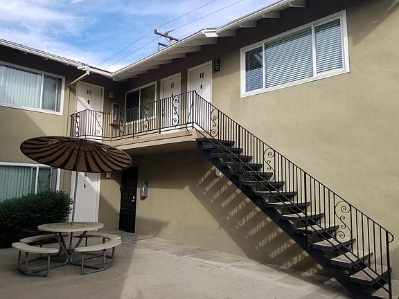 3rd image of 4250 N Lakewood Blvd APT 5
