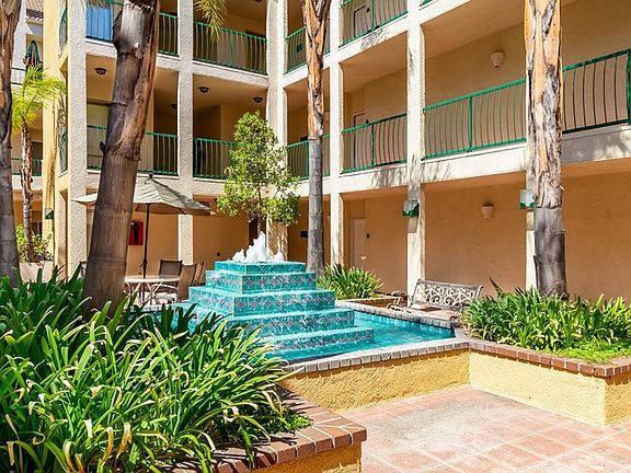 3rd image of 5420 Sylmar Ave APT 320