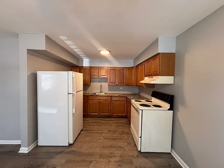 474 W 14th Pl — Photo 7