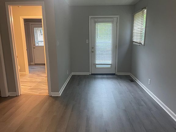 4th image of 214 W Meadow Dr