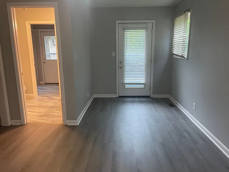 214 W Meadow Dr — Photo 4