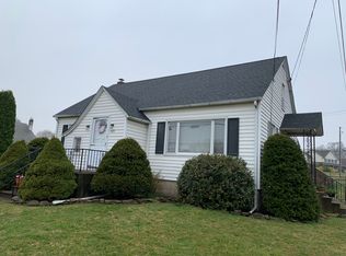 429 E Lawn Rd, Nazareth, PA 18064