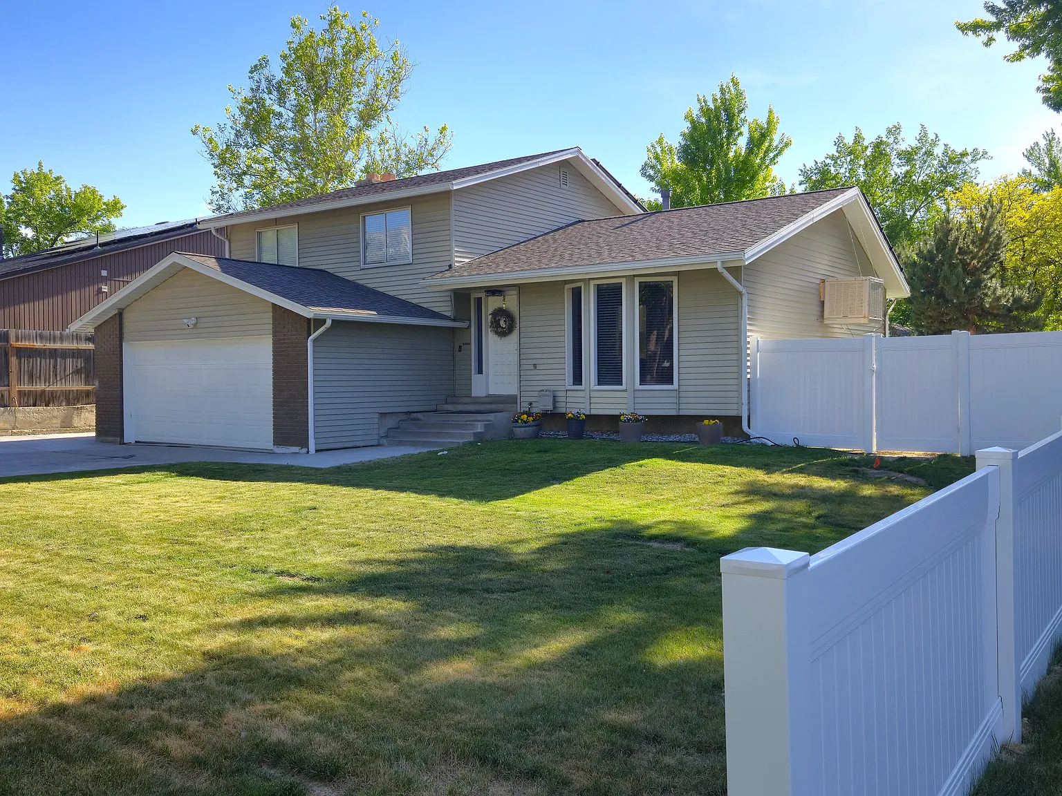 4 bed, 2400 sqft, $3,800 — Photo 1
