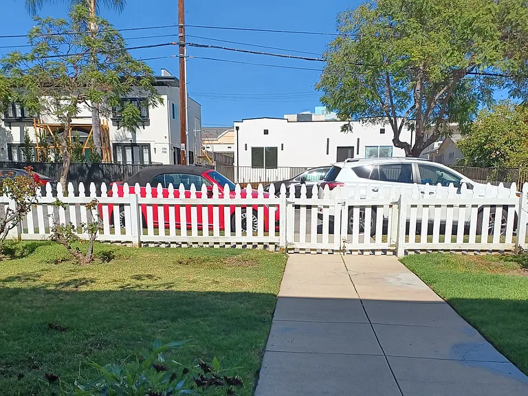 1727 N Alexandria Ave — Photo 22