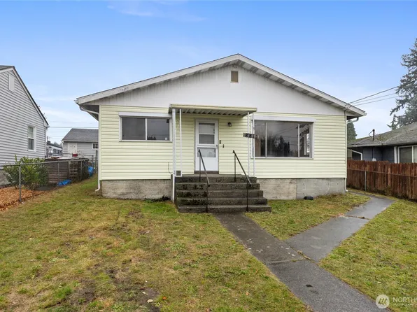 8815 Yakima Avenue S, Tacoma, WA 98444