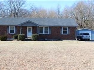 311 Raymond Hodges Rd, Cottontown, TN 37048