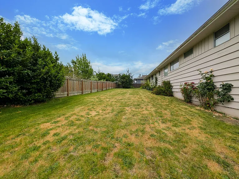 710 Dexter Avenue — Photo 8
