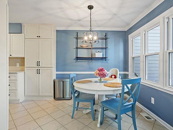 3rd image of 1008 Oak Lake Ct