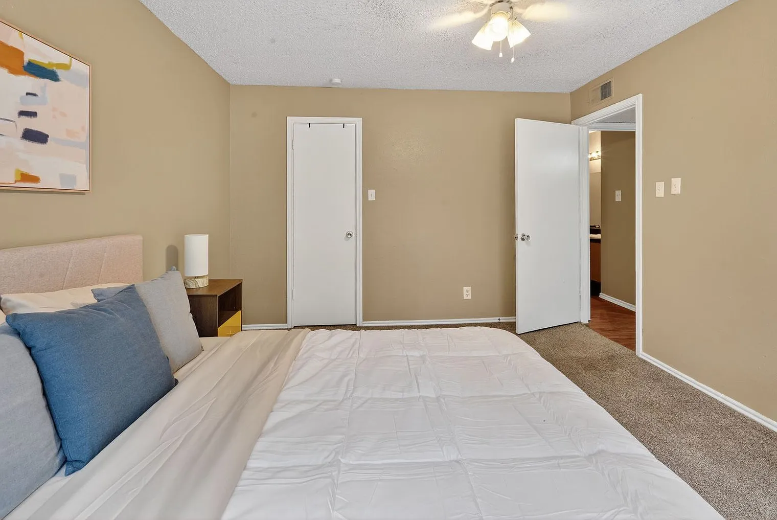 2 bed, 1.0 bath, 9515 sqft, $1,614 — Photo 4