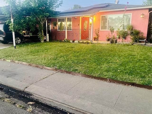 1st image of 726 N E St