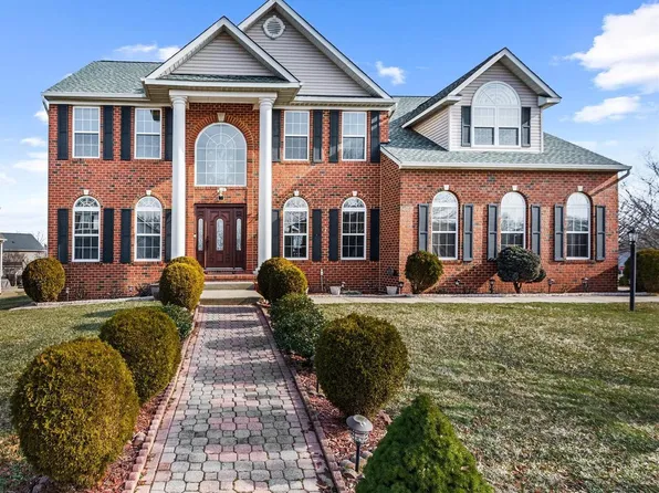 20 Walnut Farms Pkwy, Fredericksburg, VA 22405
