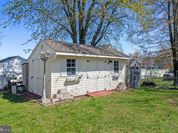 9 Hockamick Rd, Cookstown, NJ 08511
