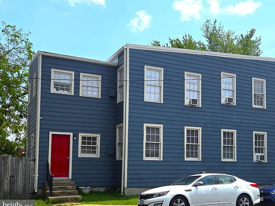 301 N West St #2