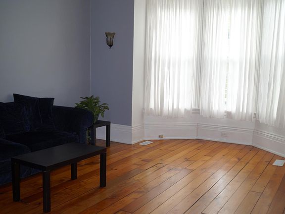 4th image of 413 Stanley Ave