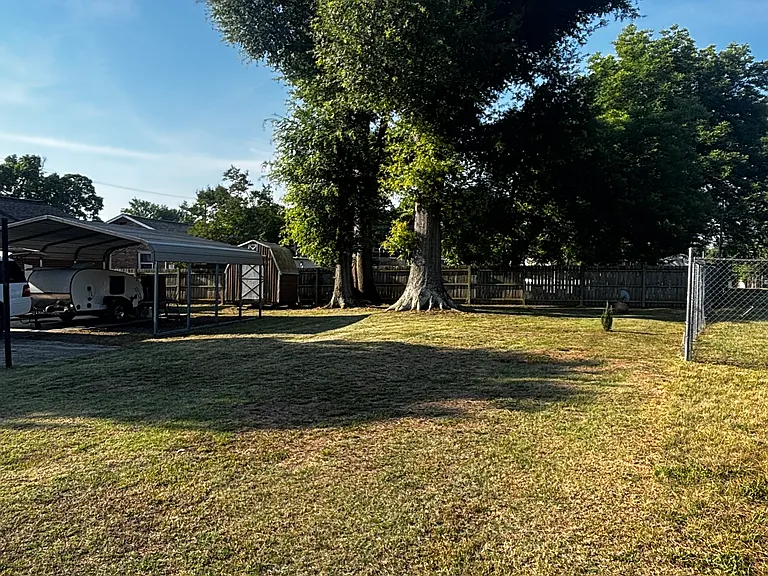 810 Bowling St — Photo 2