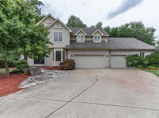 16588 Thorngate Rd, East Lansing, MI 48823