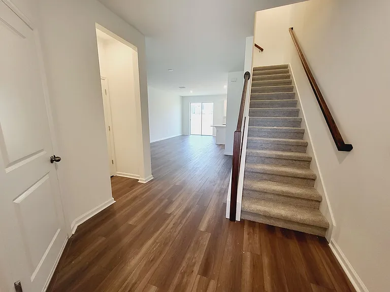 1184 Lakeshore Breeze Pl — Photo 4