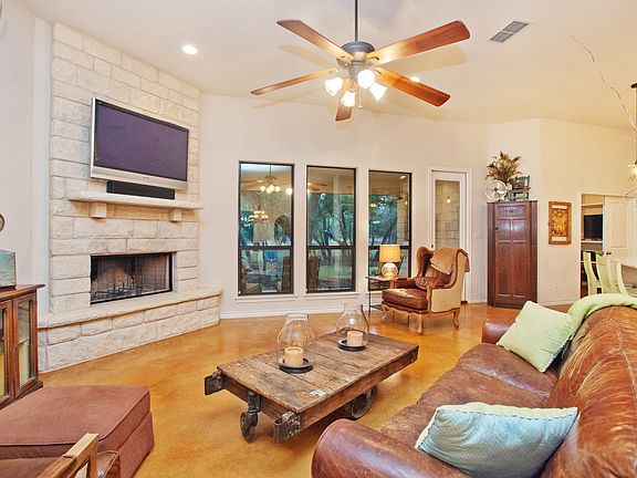 5th image of 104 Paloma Pl