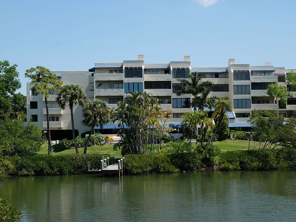 835 S Osprey Ave #411