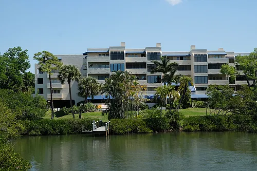 835 S Osprey Ave #411 Photo 1