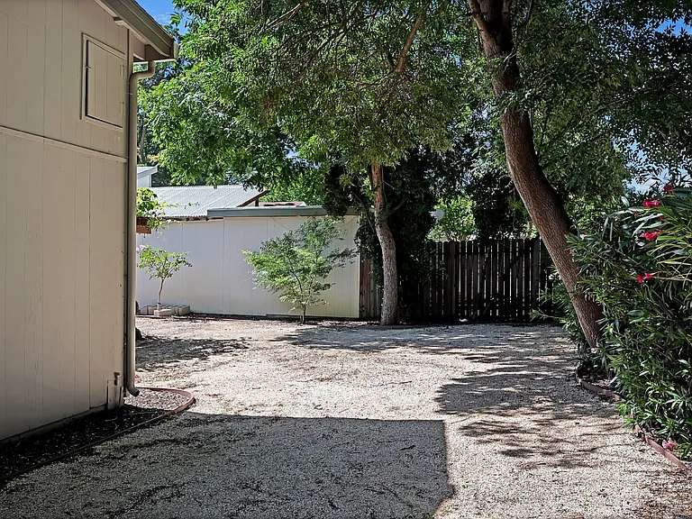 709 Arnold St — Photo 24