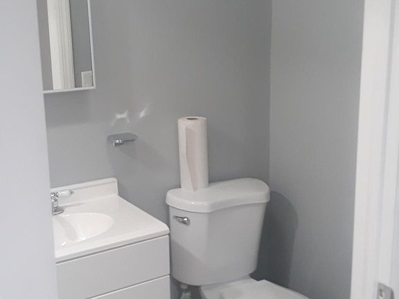 2nd image of 826 E 229th St