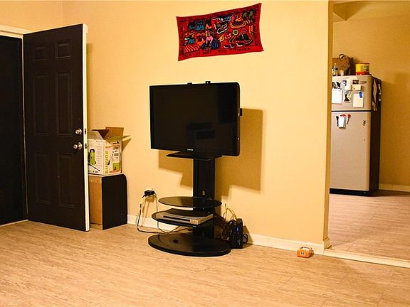 4th image of 808 Geraghty Ave